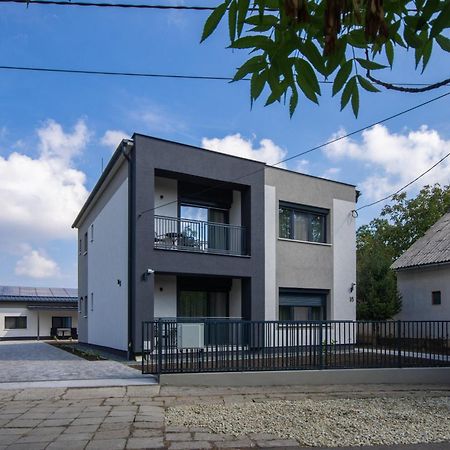 Csaladi Kikoeto Apartman Gyula Dış mekan fotoğraf