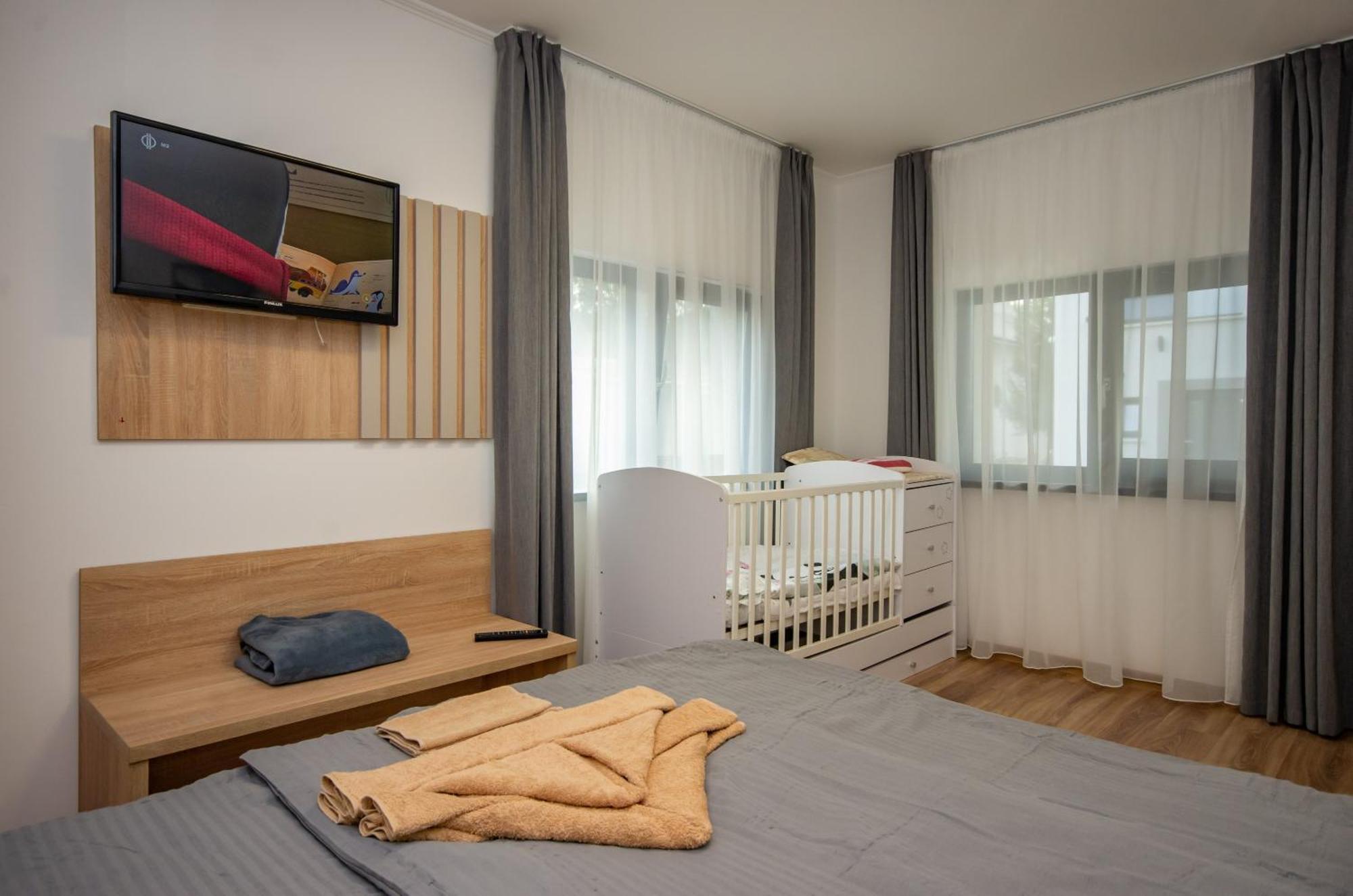 Csaladi Kikoeto Apartman Gyula Dış mekan fotoğraf