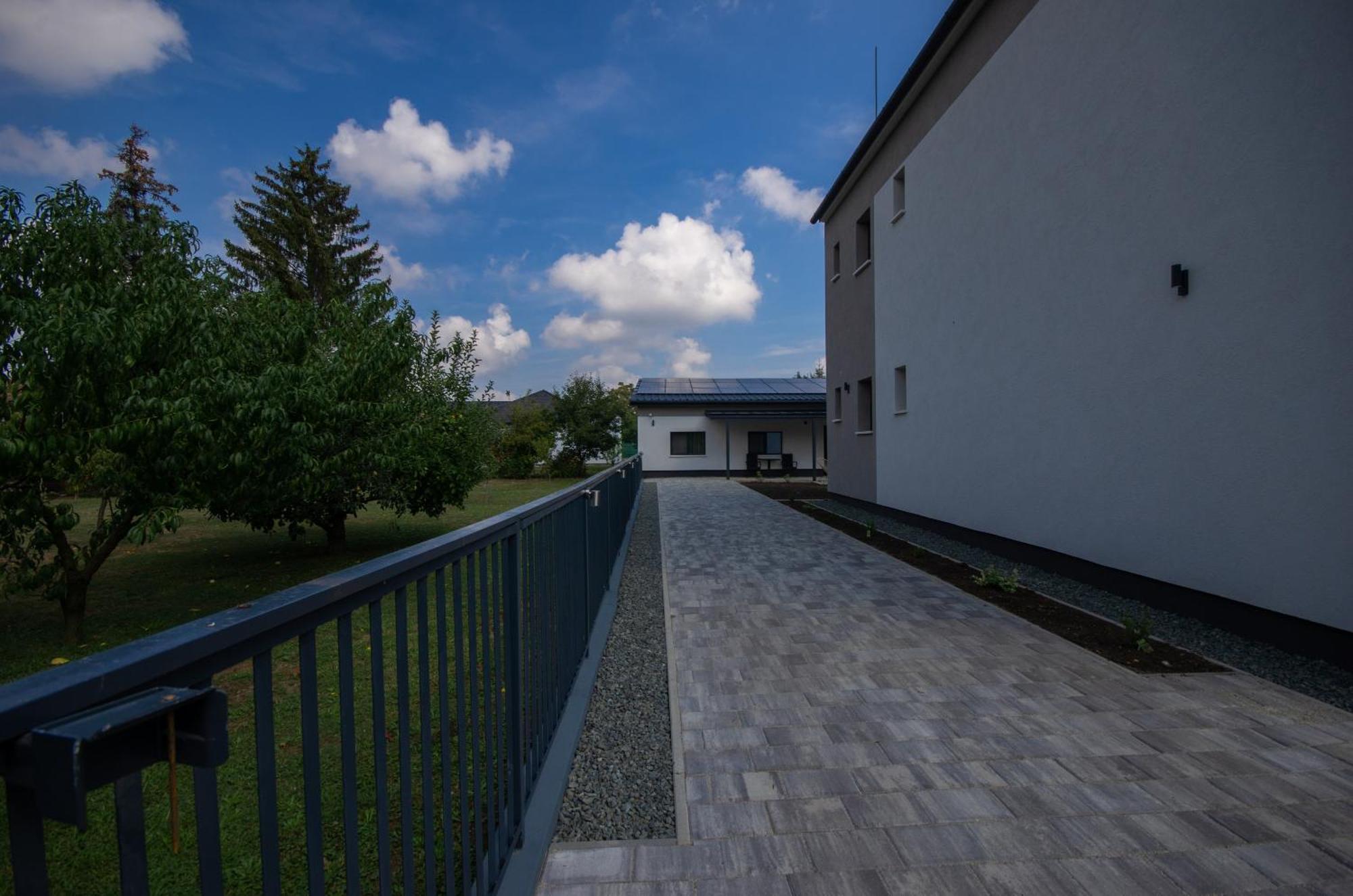 Csaladi Kikoeto Apartman Gyula Dış mekan fotoğraf